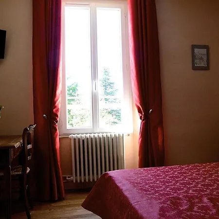 Le Vieux Noyer 3* Saint-Maurice-de-Tavernole