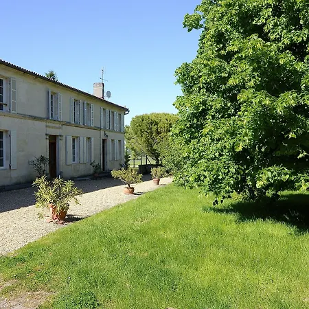 Le Vieux Noyer Bed & Breakfast 3*