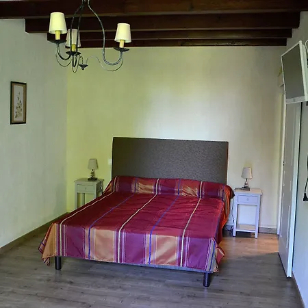 Le Vieux Noyer Couette-café 3*