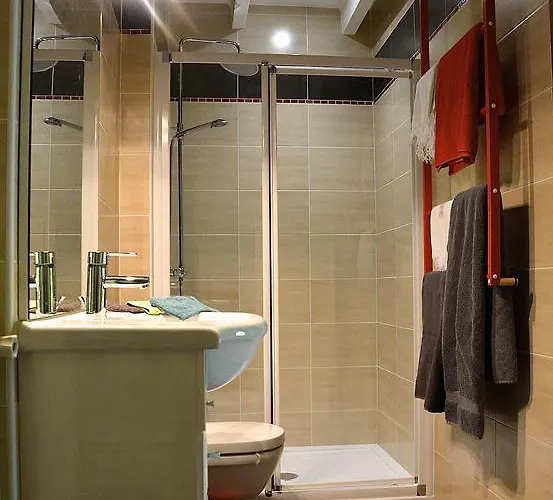 Le Vieux Noyer Saint-Maurice-de-Tavernole