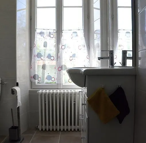 Le Vieux Noyer Bed & Breakfast